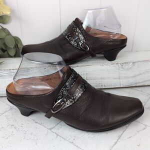 Think! Brown Leather Mules 9.5 US 40 EU Kitten Heels Academia Buckle Detail